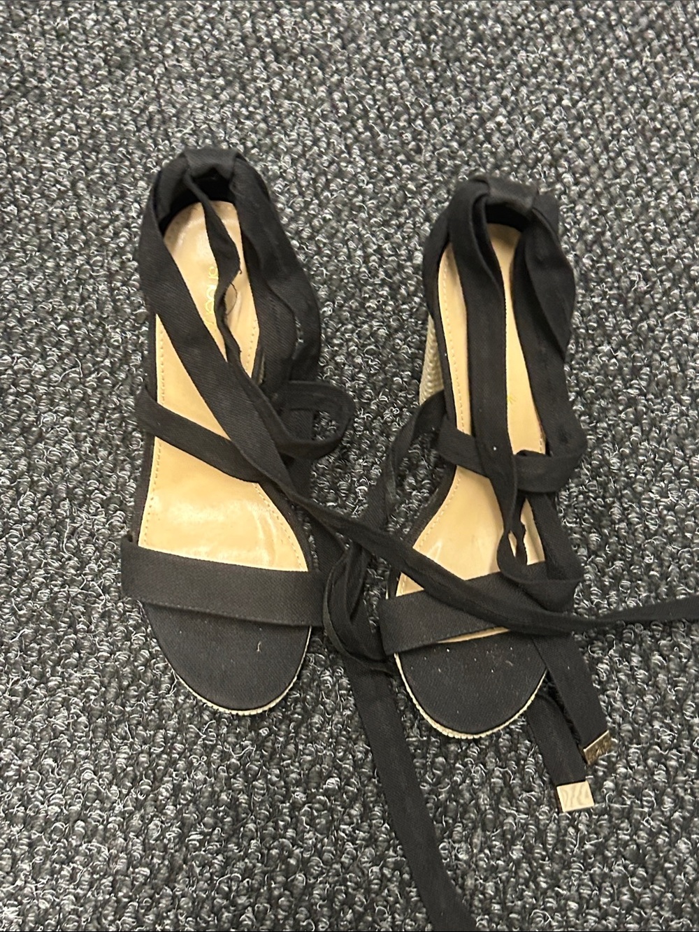 SHOEDAZZLE-LIKE NEW HI HEEL SANDAL W/BLK LACE UP
TIES W/GOLD METAL TIPS